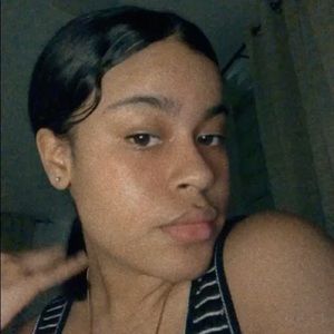 Meet your Posher, Danisha